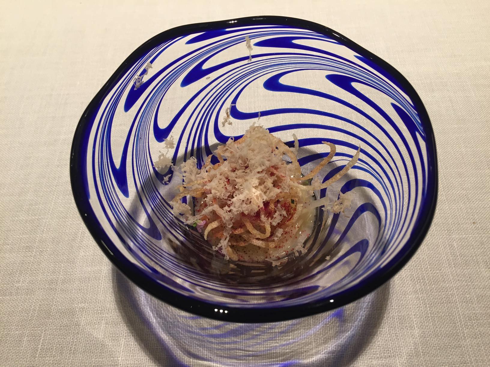 能田さんの代表的料理のひとつ「じゃがいものスパゲッティ」はイタリア人にも人気の一品。イタリア家庭料理的な味の構成要素にクリスピーさをプラスしている