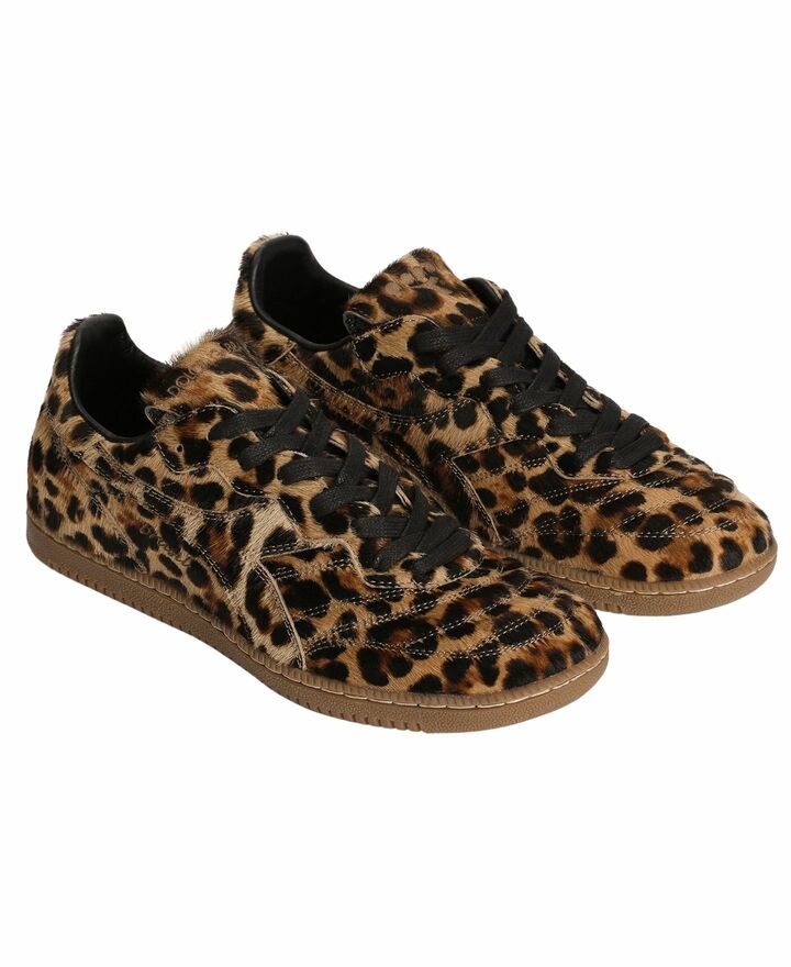スニーカー「BRASIL ID」￥¥94,600【ヒール高：●●●●、素材：●●●●、色：レオパード】