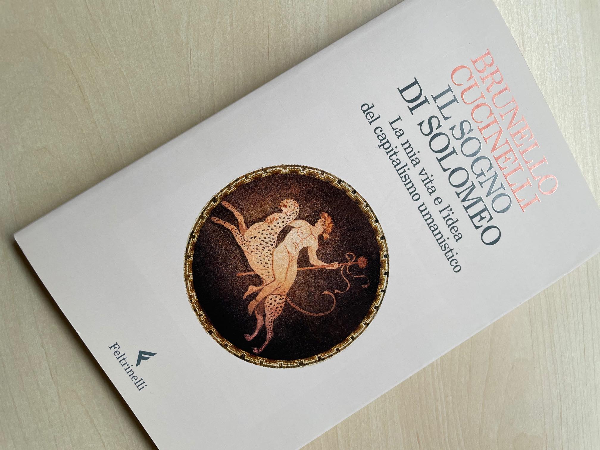 筆者が手に入れたイタリア語の原書。ピッティ・ウォモの取材の合間に、レプブリカ広場そばの書店で購入した。書店目の前の、カフェ「ジッリ」で数ページを読んだだけなので、いまだに新しさが残る。