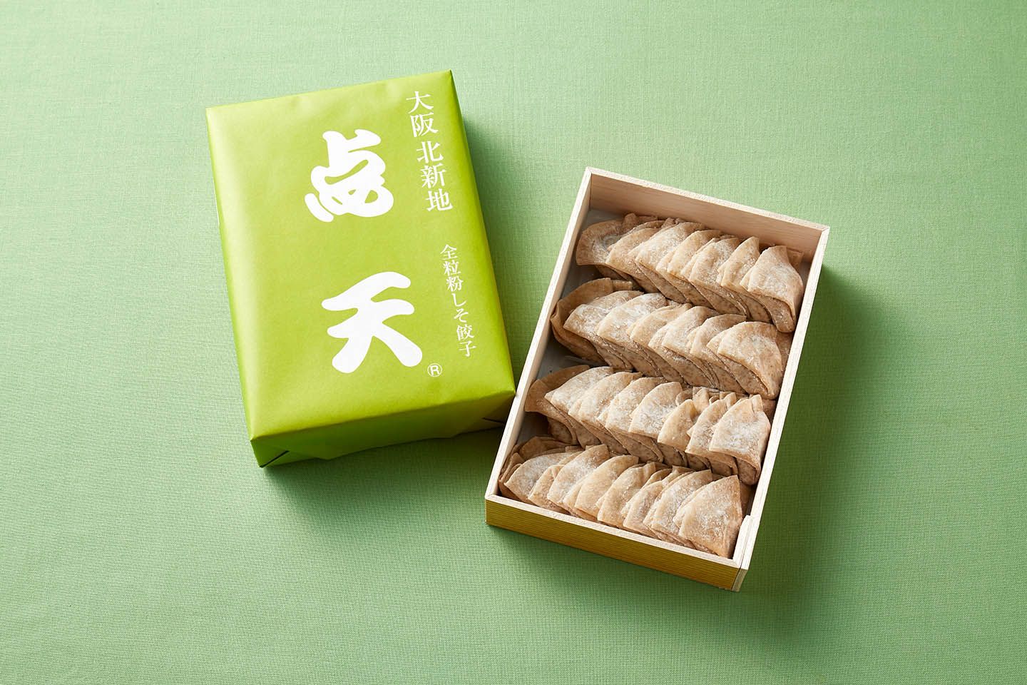 ずらりと並ぶ餃子は、甘いものが苦手な人にもピッタリ