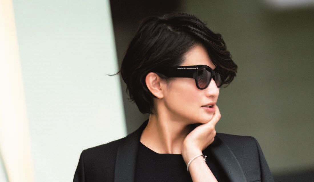 秋の黒ジャケットコーデ14選 レディース オフィスコーデやスカート ワンピースとの合わせ方まとめ Precious Jp プレシャス