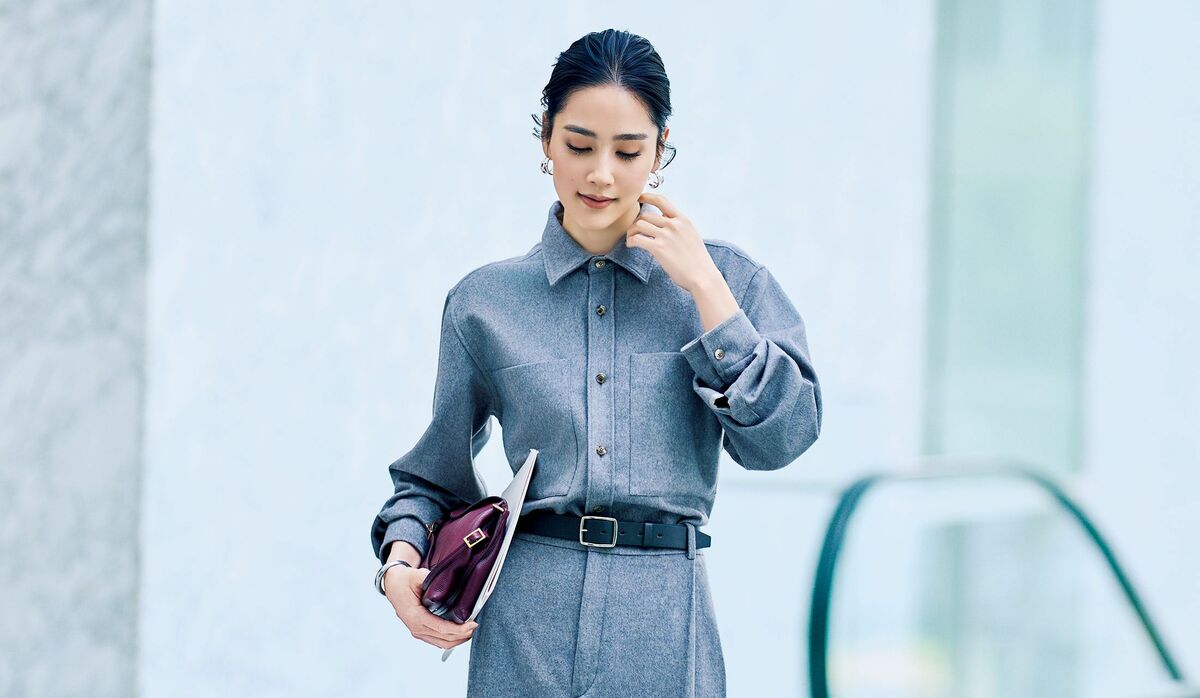 11/14 Fri｜「セアン」の気品溢れるグレーのセットアップに深い赤の