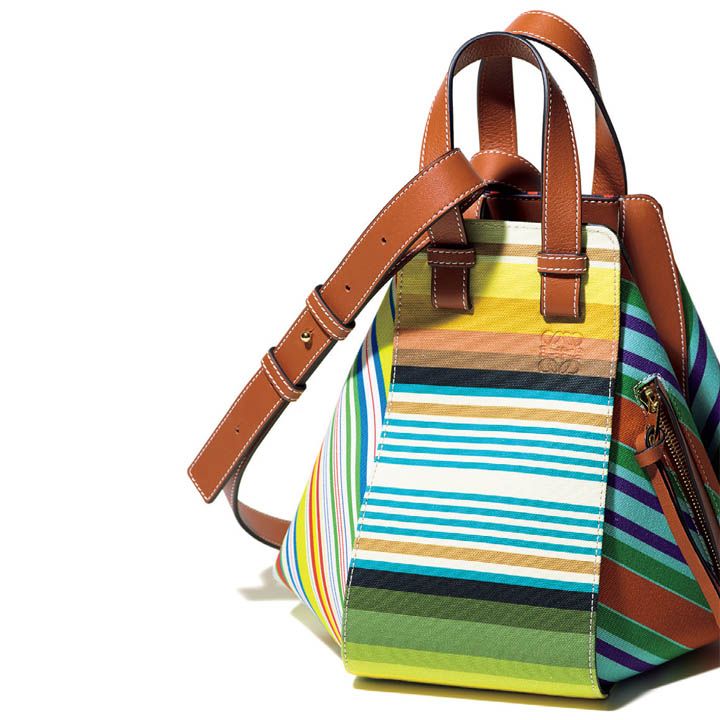 バッグ『ハンモック』［縦26×横29×マチ27cm］￥227,000（ロエベ ジャパン）