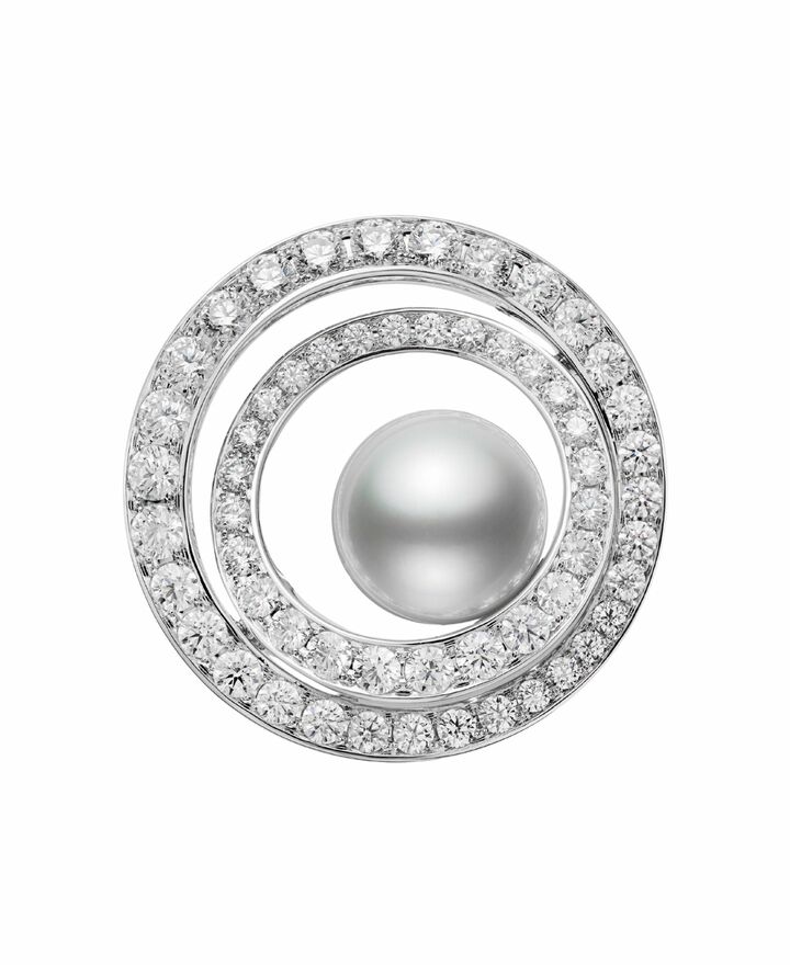 ブローチ¥4,950,000【素材：白蝶真珠・ダイヤモンド・18Kホワイトゴールド】