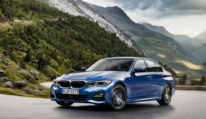 全長4709ミリ、全幅1827ミリ、全高1442ミリと一回り大型化した（写真は330i M Sport）。
