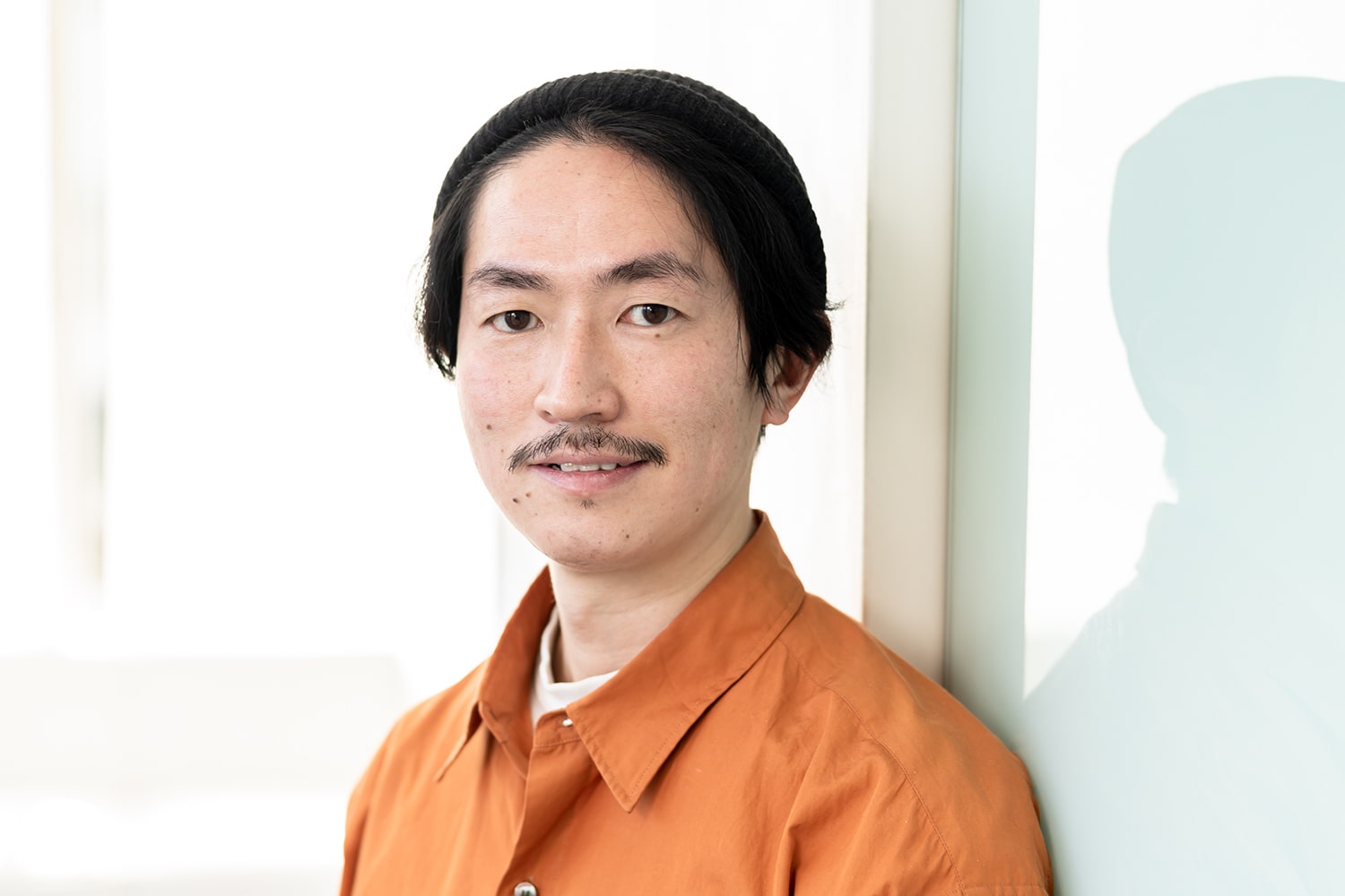 DIFINO aoyama店長・山口祐亮さん。休日は美術館を巡ることが多いとか。「近いうちにバンクシー展を観に行きたいですね」Instagramアカウント@yamakuchi