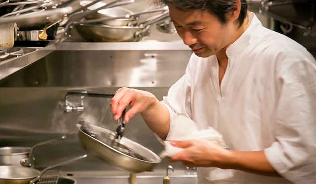 イタリア料理界屈指の美男子である本多シェフ。料理はもちろん、その明るいキャラクターもリピーターに好まれる人気の秘密かと。