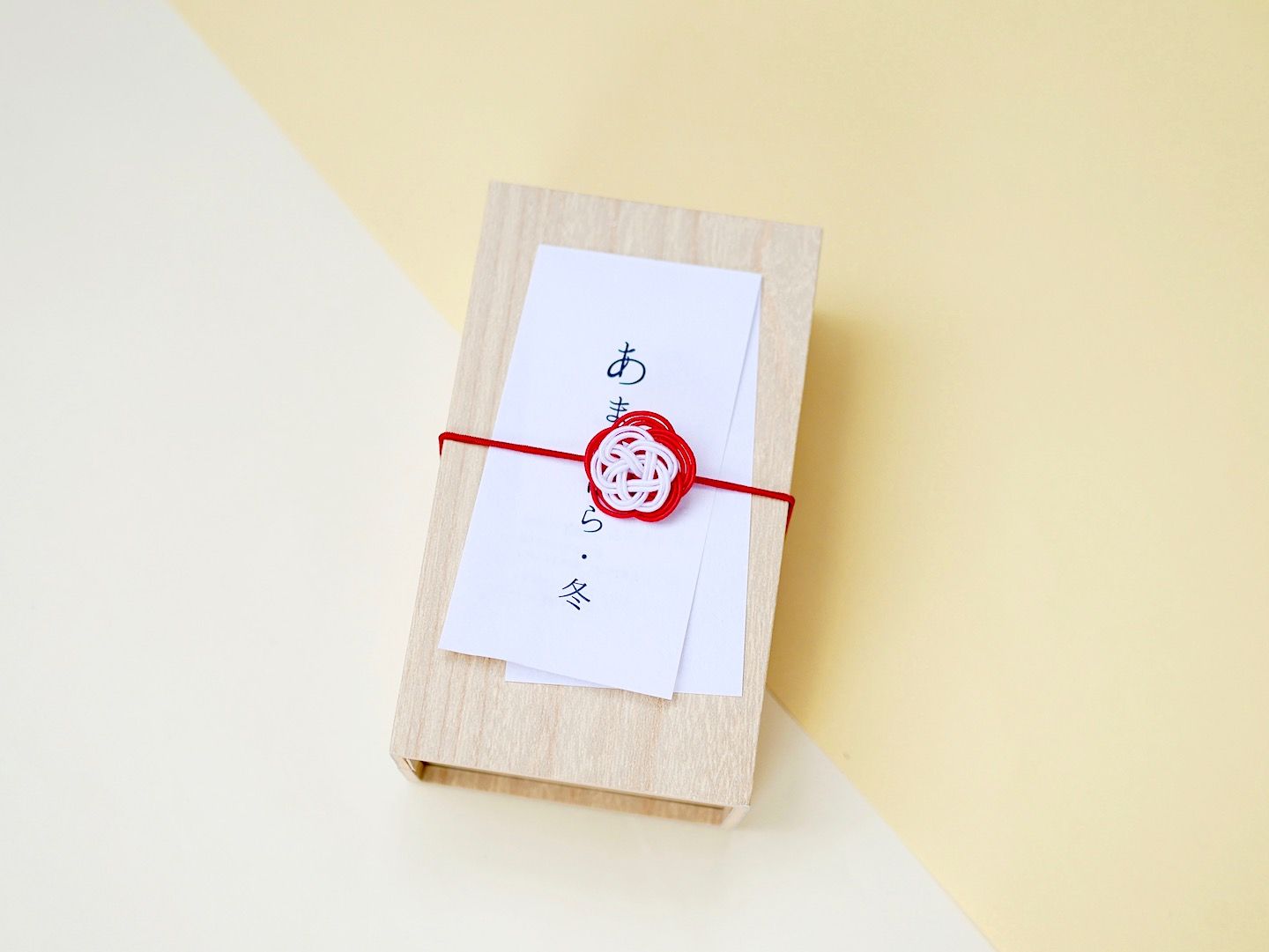 「あまのはら 冬」半棹 ¥2,100 /「あまのはら」や「TOKYO遠望」も同様に木箱+水引のパッケージ。水引はヘアゴムとしても再利用できる可愛いデザインです