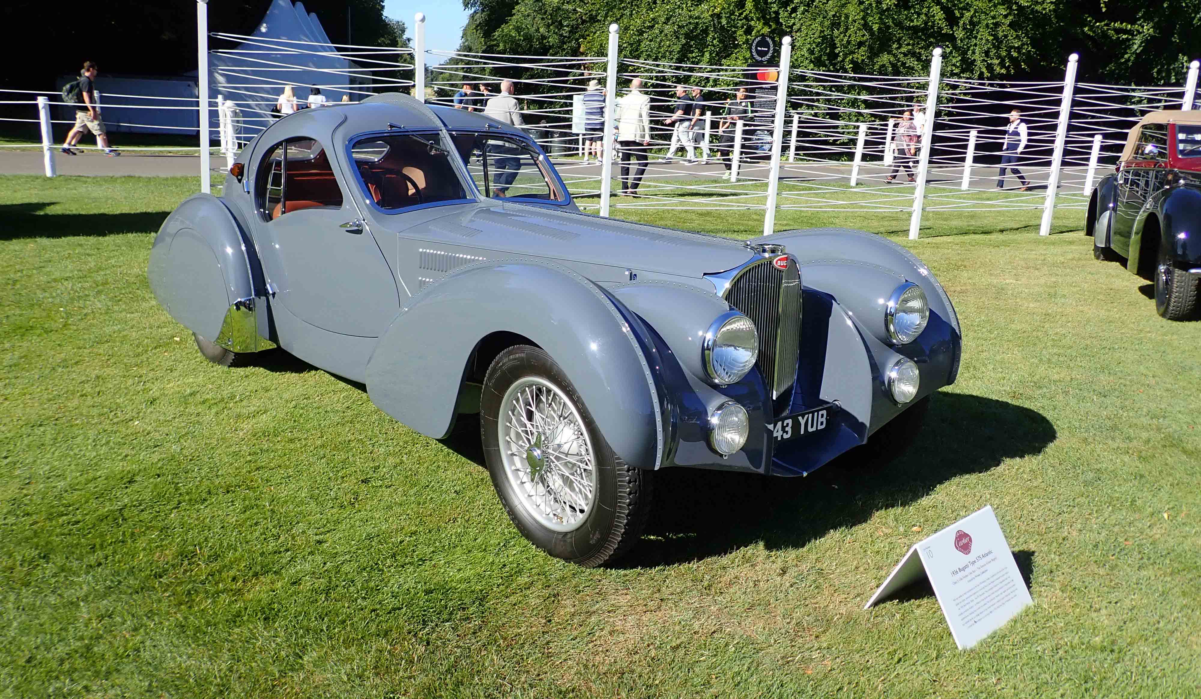 1936年式のブガッティ・タイプ57S アトランティーク。