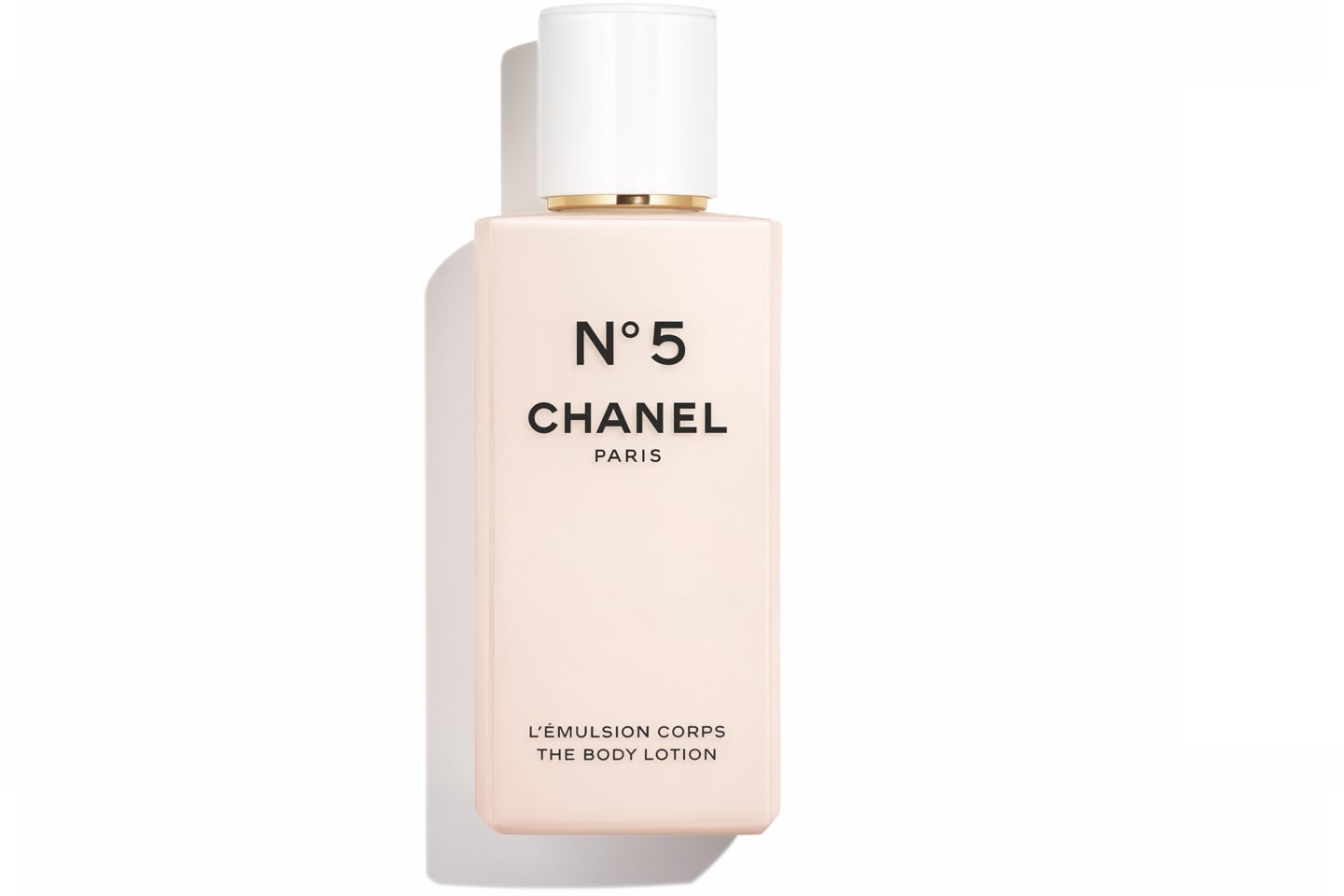 シャネル N°5 ザ ボディ ローション 200ml ¥7,200(2020年11月6日発売) ©CHANEL