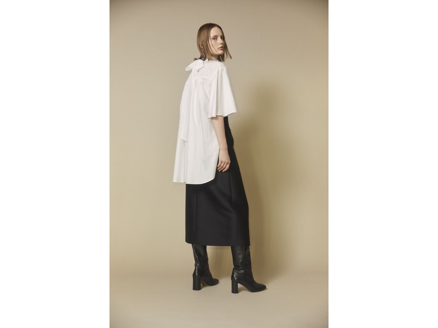 ブラウス¥29,000/スカート¥32,000