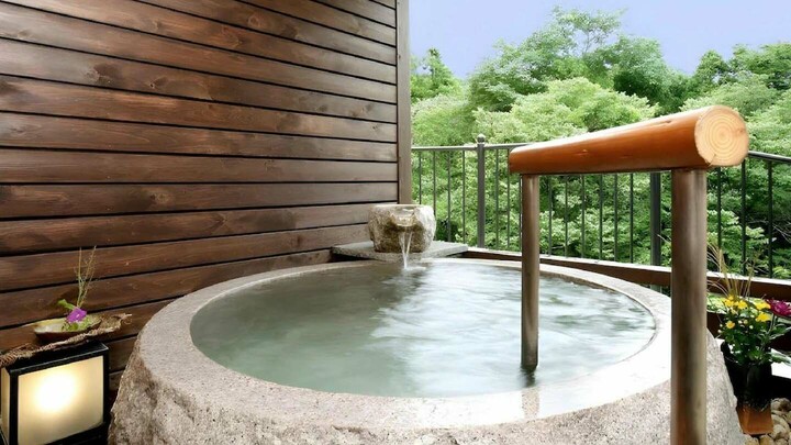 「新木鉱泉」の客室露天風呂