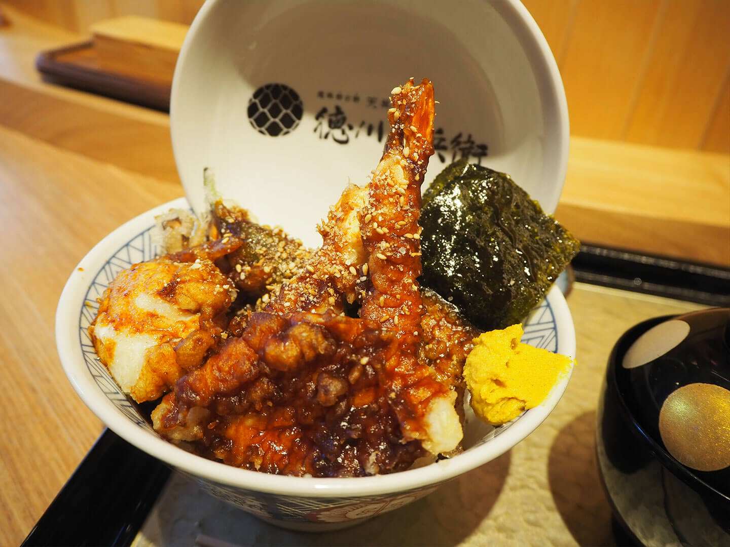 「尾張那古野 天丼 徳川忠兵衛」の味噌天丼 ¥980(税別)