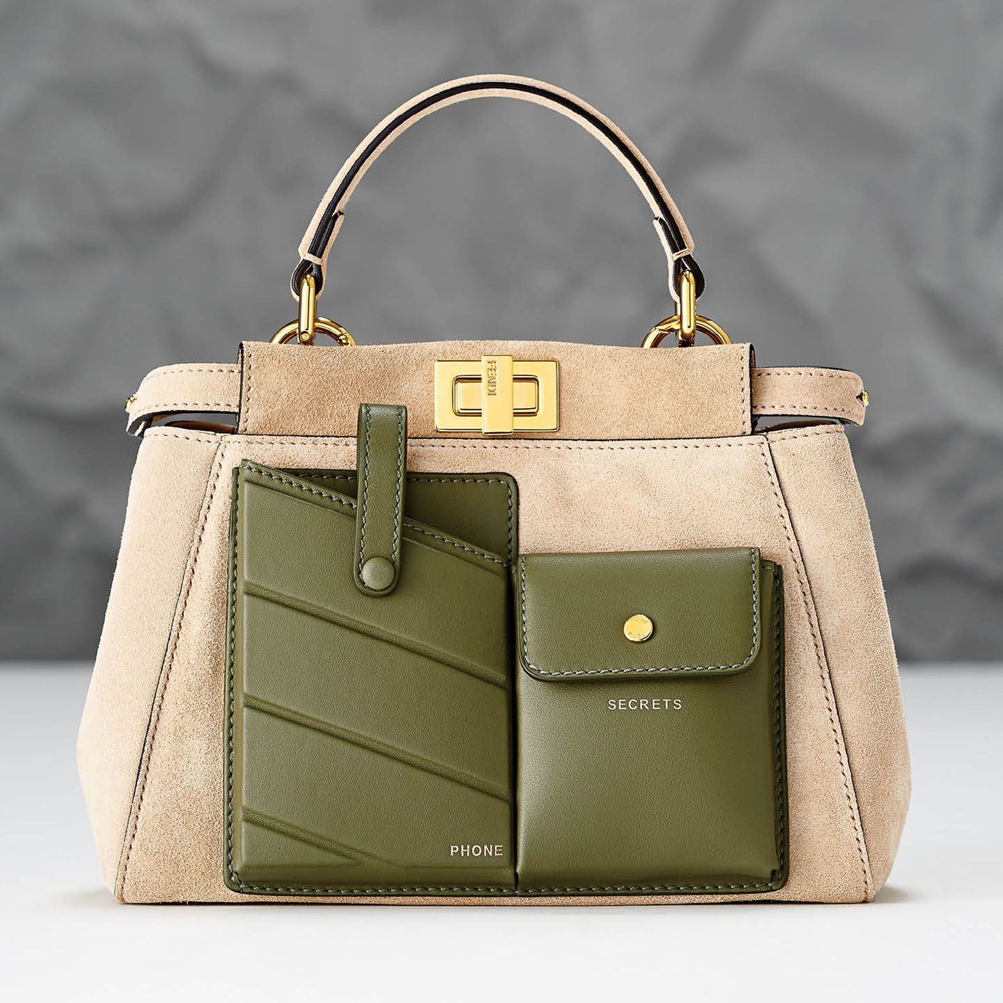 取り外し可能なストラップ付きのバッグ「PEEKABOO(ピーカブー)」(カーフレザー)【縦18×横23.5×マチ12.5cm】¥421,200(税込) ※三越伊勢丹限定商品