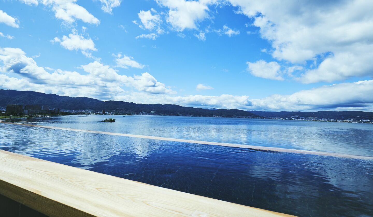 「萃 諏訪湖」の展望露天風呂