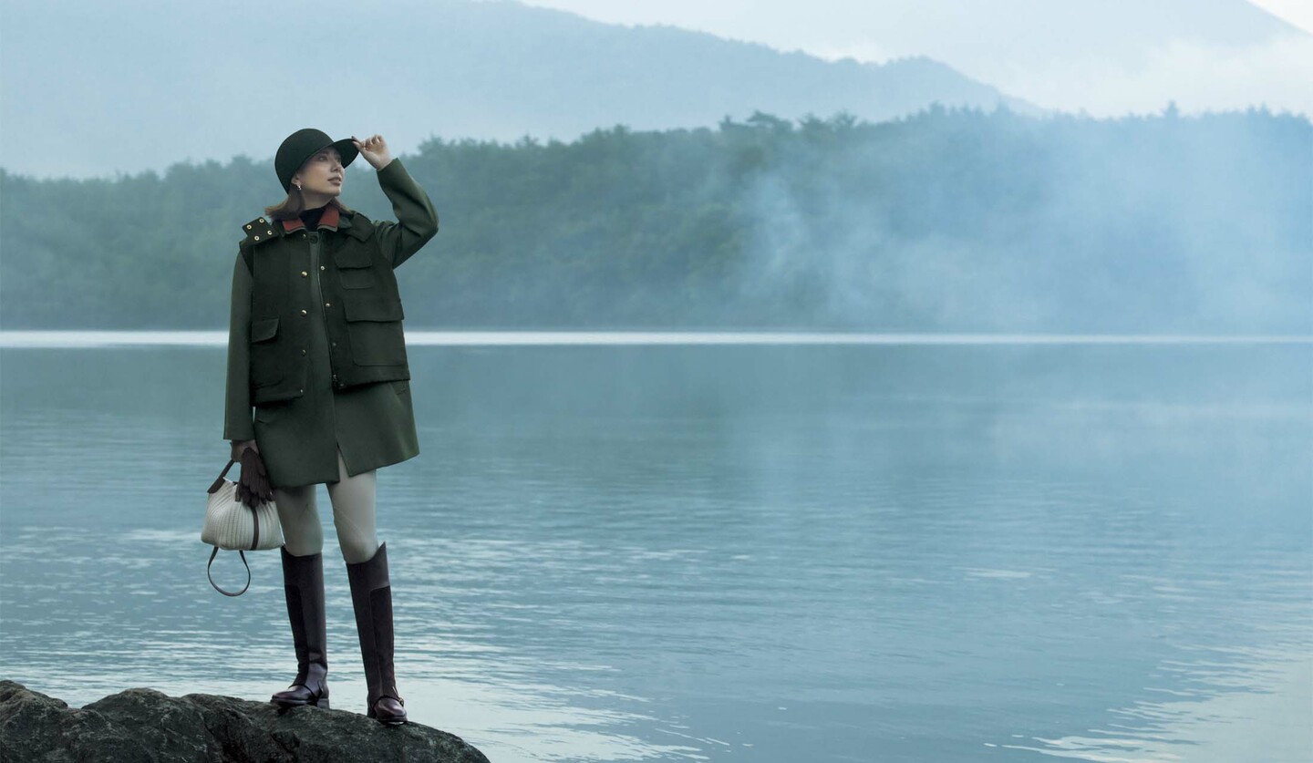 ロロ・ピアーナのウエアを着用したモデルの土屋巴瑞季さん