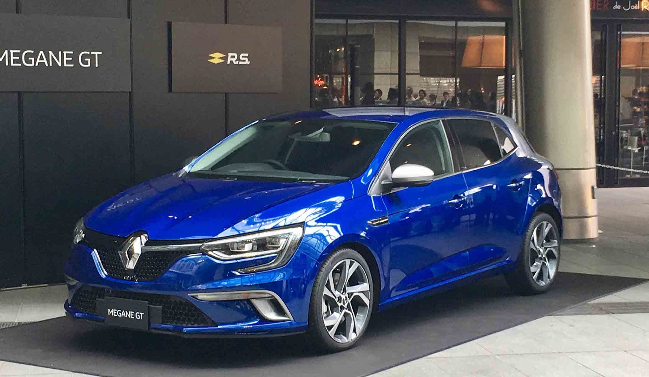 従来モデルに比べて精悍さを増した、ルノー「メガーヌGT」。前後のライトはLED製だ。