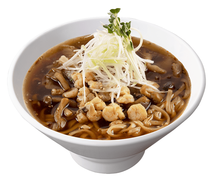 日本人になじみのある醤油味ながらスパイスが加わり、まるで台湾ローカル屋台の味が楽しめる「海老ときのこの台湾湯麺」¥900