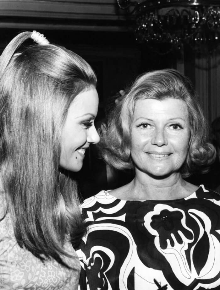 左は、クローディーヌ・オージェ。