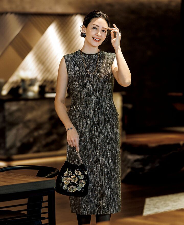 オブリオのワンピースを着用したモデルのRINAさん