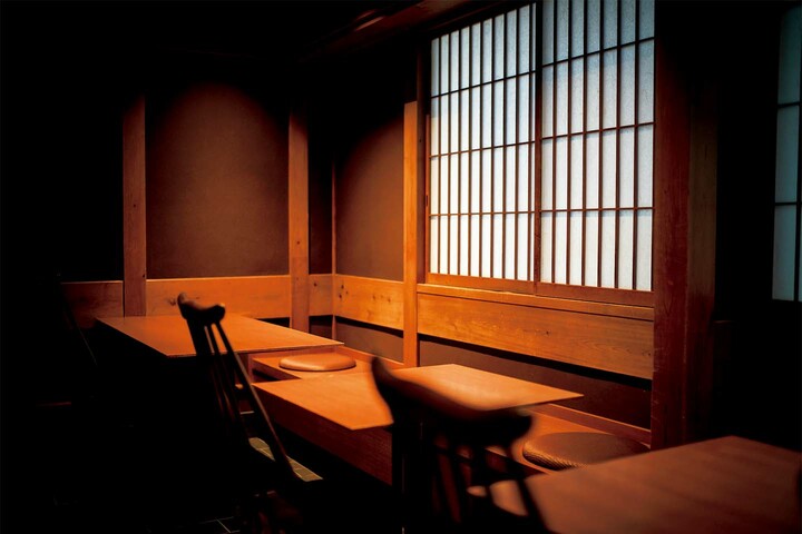 「春鶯亭ひら」の店内