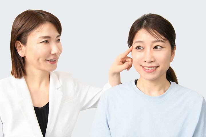 ２人の女性　メソッドの指導をしている