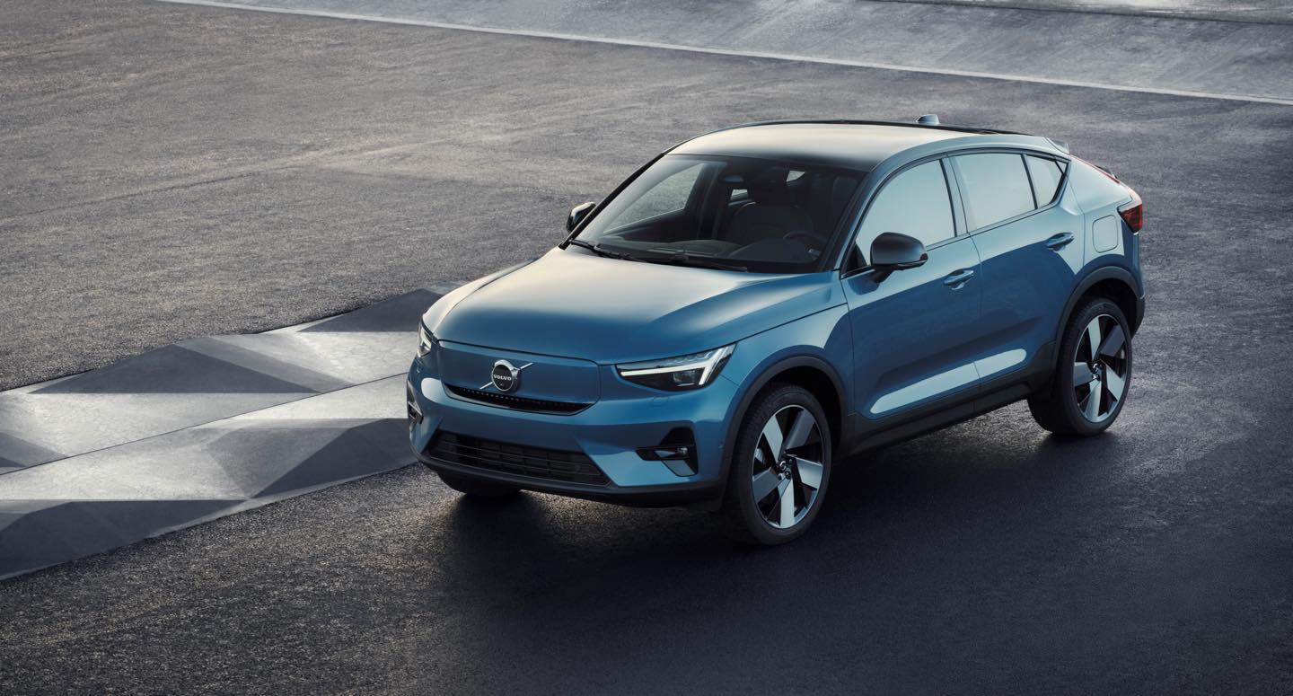 プラットフォーム共用するXC40とのつながりを感じさせるものの、こちらのほうが軽快感は強い