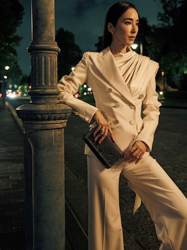 「ニナ リッチ」のウエアを纏ったモデルの立野リカさん