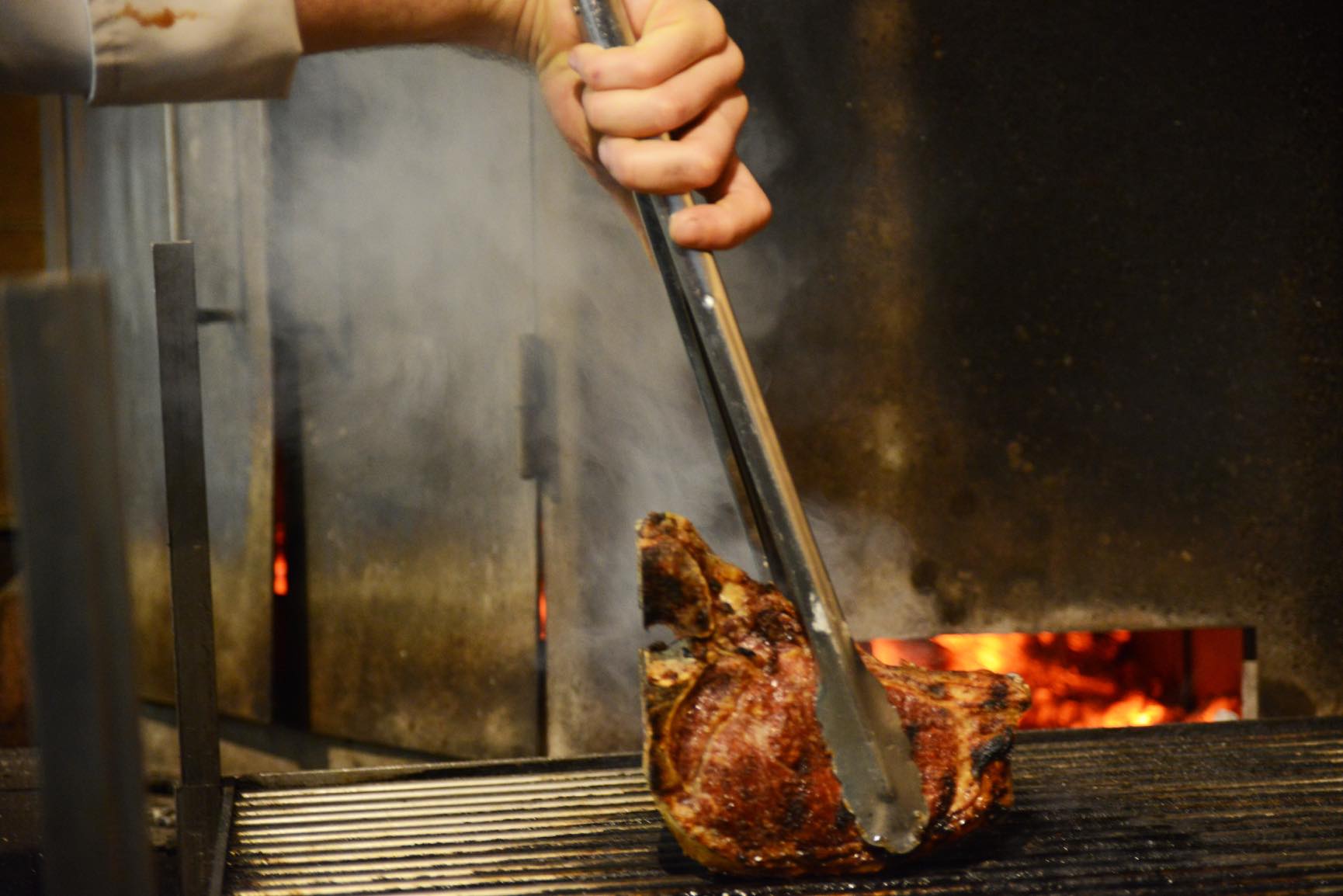 たかが肉焼き、とあなどることなかれ。シンプルな料理ほど難しく、ビステッカ道は奥が深いのだ。