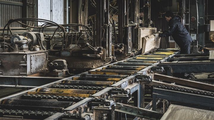 「飛騨の匠」の業を受け継ぐ、職人たちが一つひとつ丁寧に仕上げます。