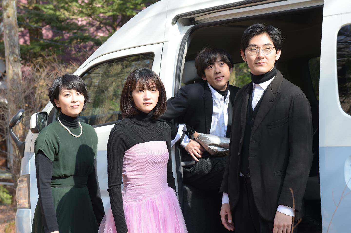 4人は軽井沢で共同生活をしながらカルテットを組む