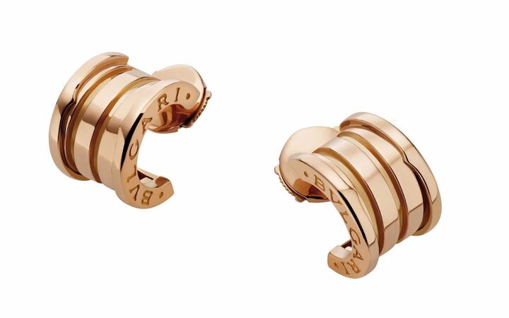 女性らしさ際立つしなやかな螺旋美。イヤリング「ビー・ゼロワン」￥250,000［ピンクゴールド］