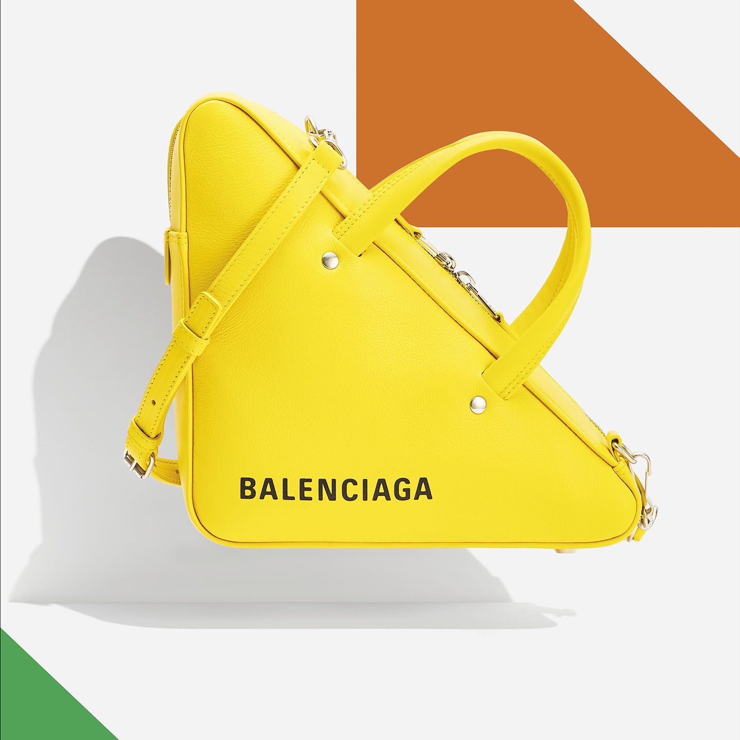 バッグ「TRIANGLE DUFFLE S(トライアングル ダッフル S」 ¥238,680【縦24×横24×マチ11cm、カラー:イエロー】