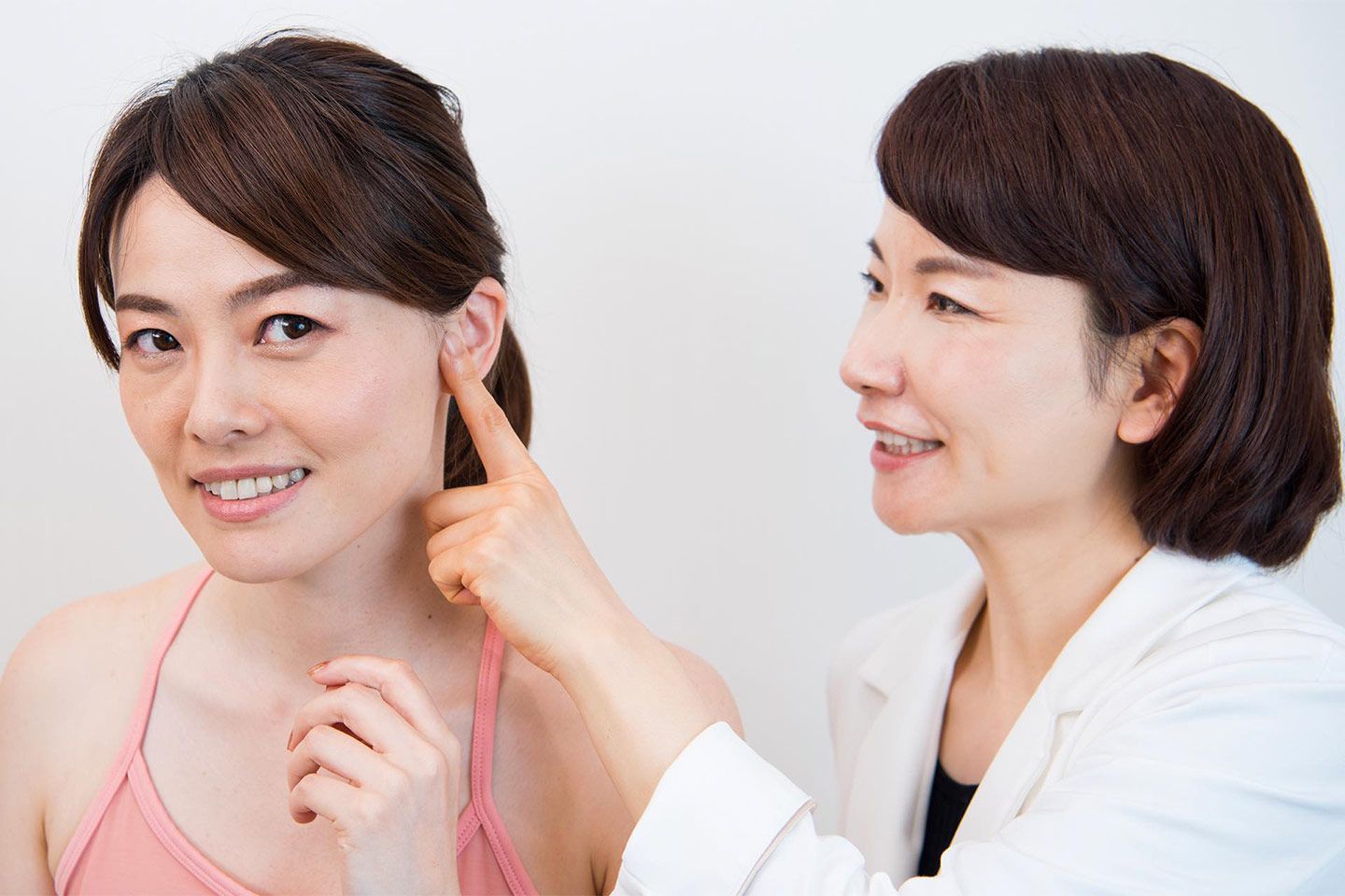 耳にはストレス過食を防止し、ダイエットに効果絶大のツボが。