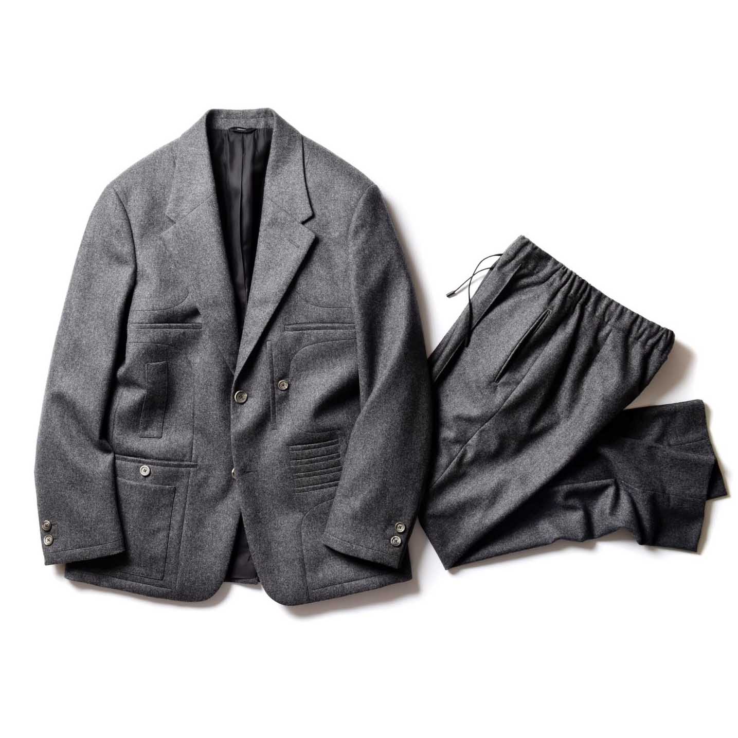 ジャケット¥280,000・パンツ¥79,000(フェンディ ジャパン)