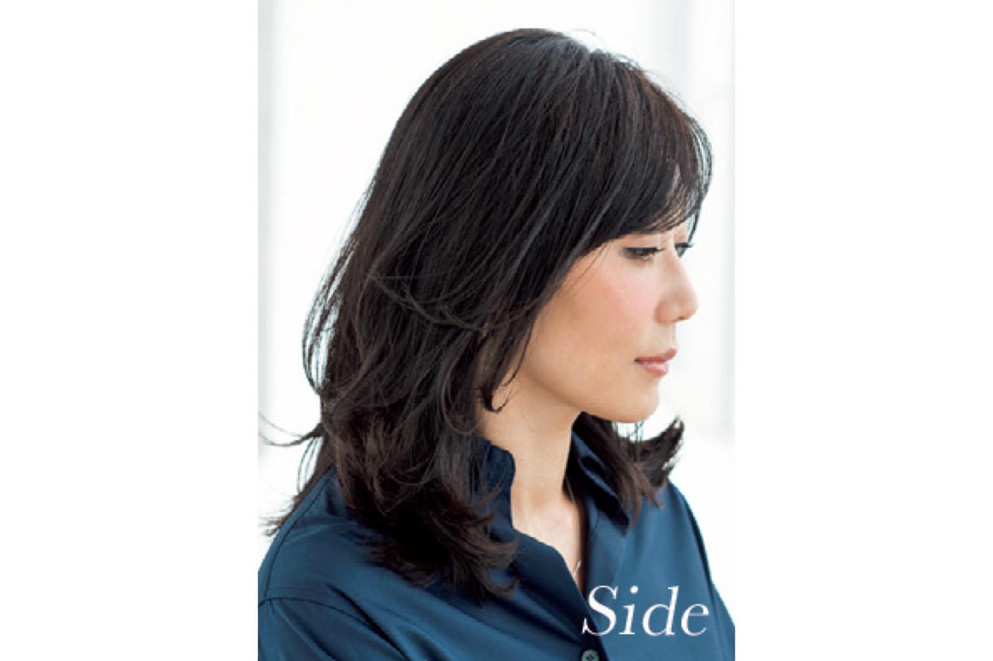 顔周りからサイドにかけて、毛束に動きを出せば、より華やかさがアップ。