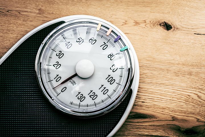 例えば、現在60kgの人の場合は、1カ月に落とす体重は2.4kg以内にすると脳に気づかれない。