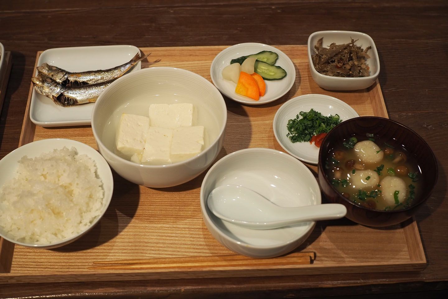 昼食(11時~15時)の湯豆腐セット¥1,000