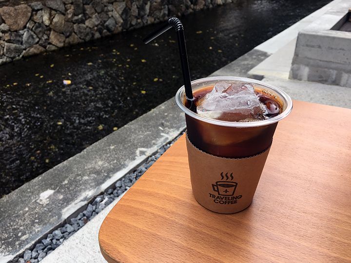 アイスコーヒー400円。ロースターだけで4、5店、さらに豆の種類は15種類以上から選べる。