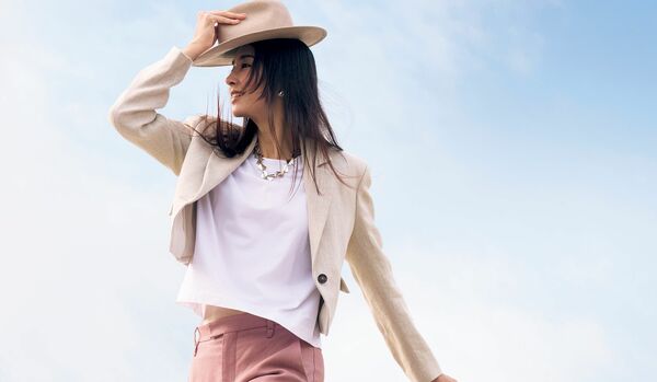 4/1 Wed｜躍動感のある「ブルネロ クチネリ」のクロップドジャケットで、パンツスタイルを旬バランスに【365日コーディネート】