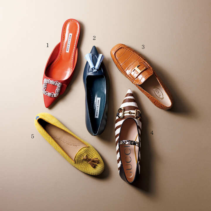 1靴『メイセール』［ヒール1.0㎝］￥140,000（ドゥロワー 青山店〈マノロ ブラニク〉）、2 靴『ナブ』［ヒール1.0㎝］￥114,000（ブルーベル・ジャパン〈マノロ ブラニク〉）、3 靴『T タイムレス』［ヒール0.5㎝］￥83,000（トッズ・ジャパン）、4 靴［ヒール0.5㎝］￥115,000（グッチ ジャパン）、5 靴『オノレ イエロー』［ヒール1.4㎝］￥42,000・別売りのタッセル￥3,000（サードカルチャー〈シャテル〉）