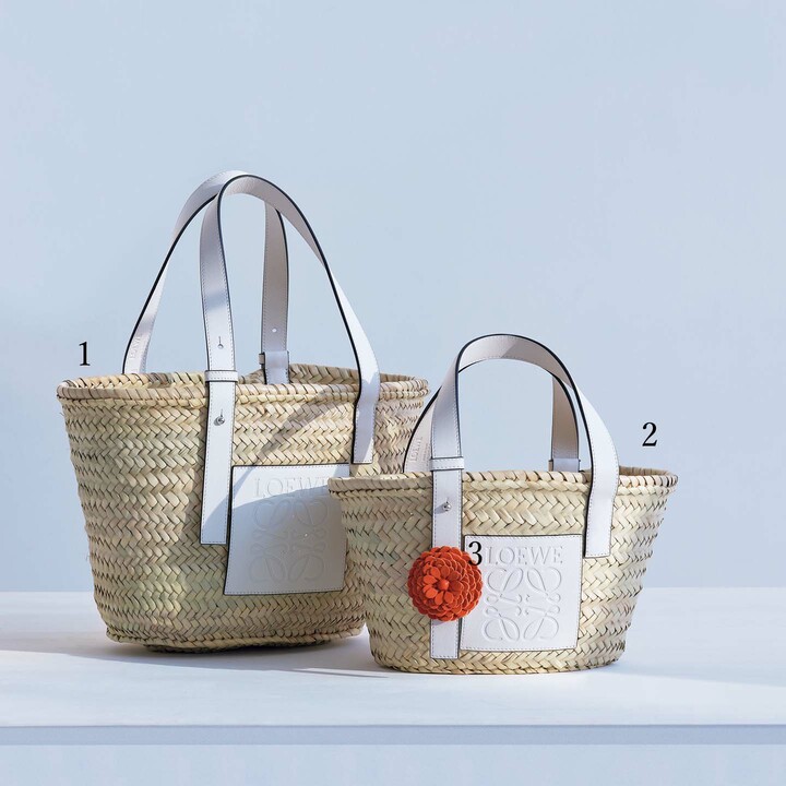 1.『バスケット バッグ』［縦26.5×横40×マチ16㎝］￥57,000バッグ、2.『バスケット スモール バッグ』［縦21×横25×マチ14.5㎝］￥51,000、3.カーフレザーのスタッズフラワー￥19,000・（ロエベ）