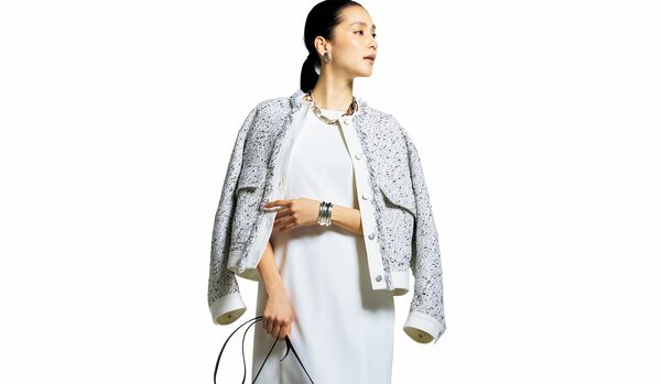 4/30 Thu｜ブルゾンライクなディテールが光るジャケットで、端正なワンピーススタイルに旬のモード感を【365日コーディネート】