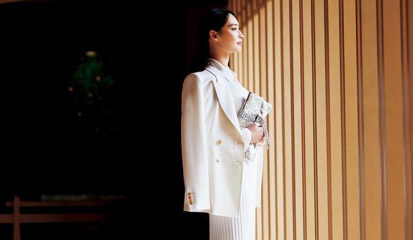 2/14 Sat|凛とした美しさを放つ「ガブリエラ ハースト」のジャケット×ワンピースで、気品を感じさせるワントーンスタイルに【365日コーディネート】