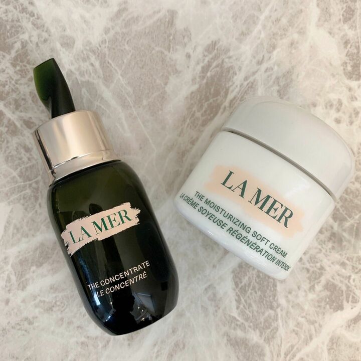左/ラ・メール ザ・コンセントレート 50ml ¥84,700 右/ラ・メール ザ・モイスチャライジング ソフト クリーム 60ml ¥56,100