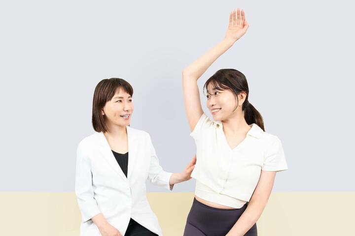 ２人女性　メソッドの指導をしている