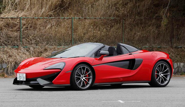 サメをモチーフにしたというスタイリングはハッタリ感がなく、スポーツドライビングを極めるためのエアロダイナミクスをひたすら追求している。