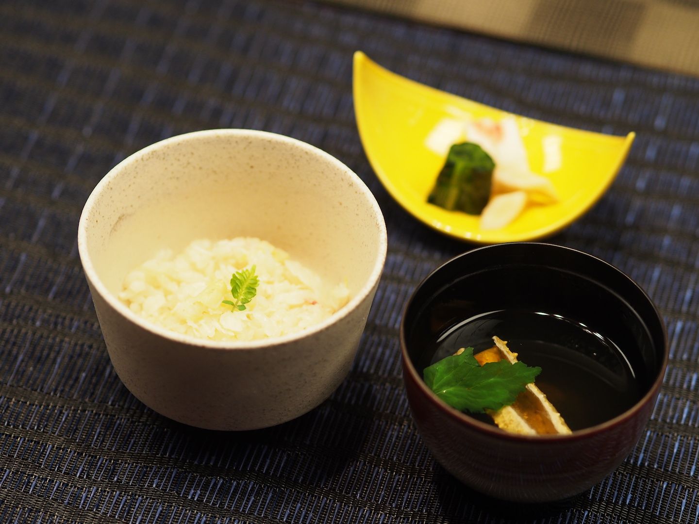 ズワイ蟹と筍の炊き込みご飯 蟹の出汁を添えて