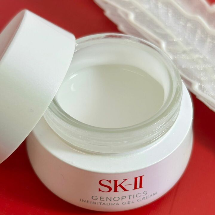 SK-II ジェノプティクス インフィニットオーラ ジェルクリーム 50g ￥21,890（編集部調べ）【医薬部外品】（4月5日発売）