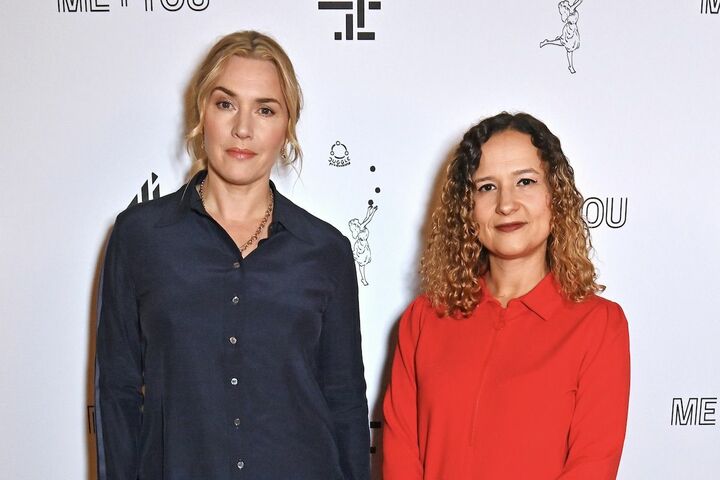 プロデューサーのキャロライン・ホリックと。